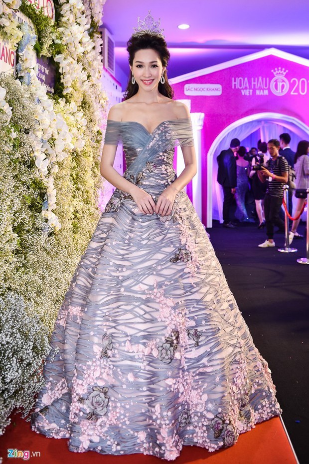 Trước khi thiết kế váy cho tân HHHV, Hoàng Hải vốn đã là NTK của mọi Hoa hậu Việt - Ảnh 6.