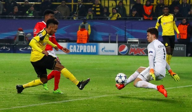 Aubameyang lập hattrick giúp Dortmund vào vòng tứ kết - Ảnh 7.