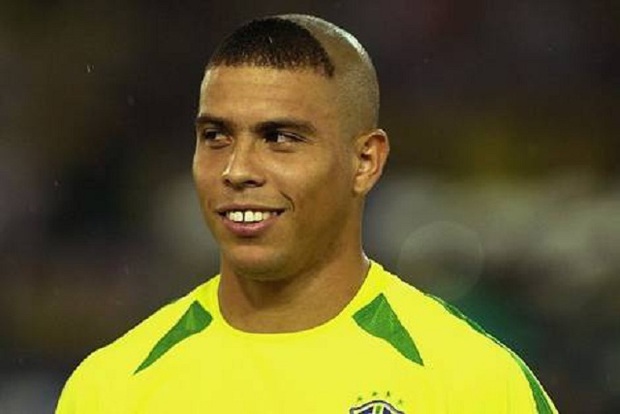 Người ngoài hành tinh Ronaldo tiết lộ lý do cắt kiểu tóc móng lừa - Ảnh 1.