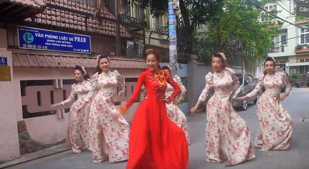 Màn nhảy 60 năm cuộc đời trong đám cưới chất như MV của cặp đôi dancer Sài Gòn - Ảnh 5.