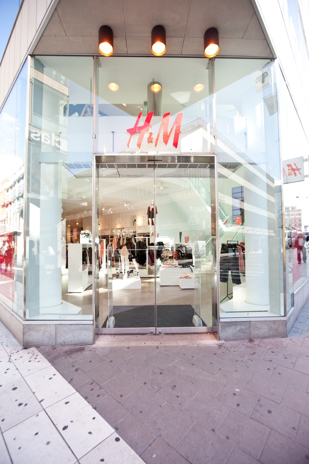 Chính thức: H&M thông báo mở store 2 tầng, rộng 2.200m2 vào mùa thu này tại Sài Gòn - Ảnh 1.