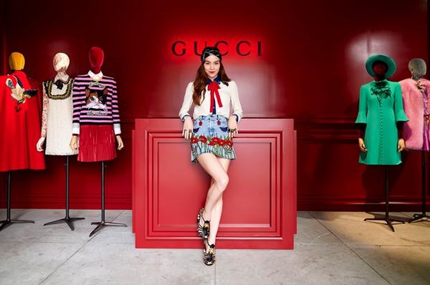 Nhìn ảnh trước và sau khi chỉnh sửa, người ta vẫn không biết đâu là đôi chân thật sự của Hà Hồ - Ảnh 3. Nhìn ảnh trước và sau khi chỉnh sửa, người ta vẫn không biết đâu là đôi chân thật sự của Hà Hồ - Ảnh 3.