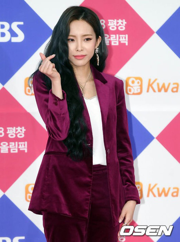 Thảm đỏ SBS Gayo Daejun: Cuộc chiến nhan sắc đỉnh cao của dàn nữ thần, toàn bộ nghệ sĩ SM đeo nơ để tang Jonghyun - Ảnh 49.