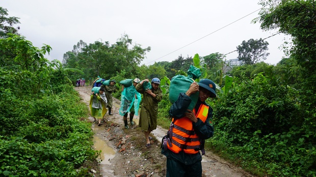 Hơn 4.000 người dân bị đe dọa tính mạng trước nguy cơ vỡ đê ở Nghệ An - Ảnh 2.