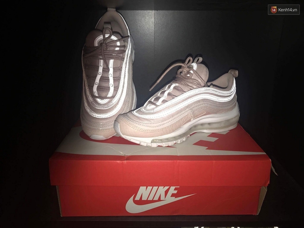 Review đôi sneaker được ví như viên kẹo ngọt đang đốn tim các cô nàng: Nike Air Max 97 Premium Pink Snakeskin - Ảnh 5. Review đôi sneaker được ví như viên kẹo ngọt đang đốn tim các cô nàng: Nike Air Max 97 Premium Pink Snakeskin - Ảnh 5.