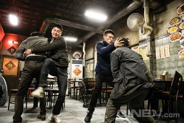 Park Seo Joon “cặp” Kang Ha Neul, trở thành cảnh sát tập sự “phá làng xóm” - Ảnh 8.