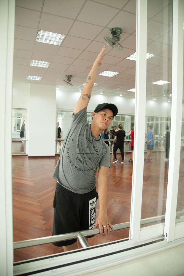 Khánh Thi và John Huy Trần xung đột nảy lửa trong quá trình tập luyện cho liveshow - Ảnh 8.