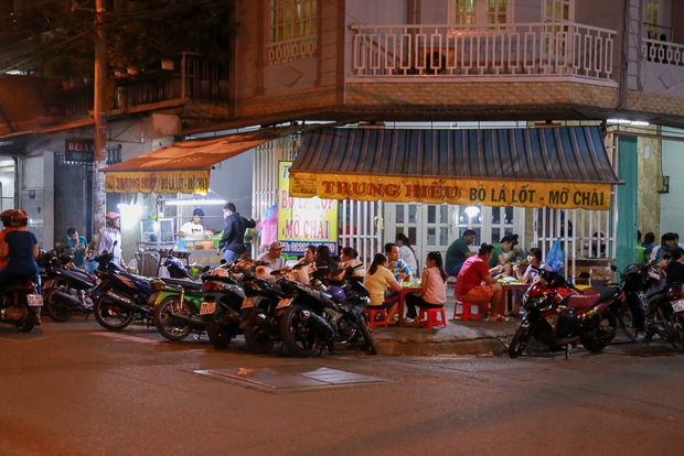 Phố ẩm thực hội tụ các món ăn 3 miền đầu tiên ở Sài Gòn có gì đặc biệt? - Ảnh 6.
