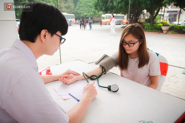 Hàng nghìn bạn trẻ Hà Nội - Sài Gòn hào hứng tham gia hiến máu nhân đạo trong ngày Chủ nhật Đỏ - Ảnh 6.