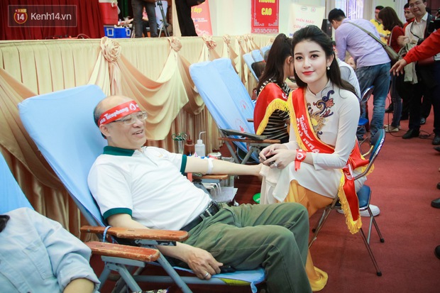 Hàng nghìn bạn trẻ Hà Nội - Sài Gòn hào hứng tham gia hiến máu nhân đạo trong ngày Chủ nhật Đỏ - Ảnh 5.