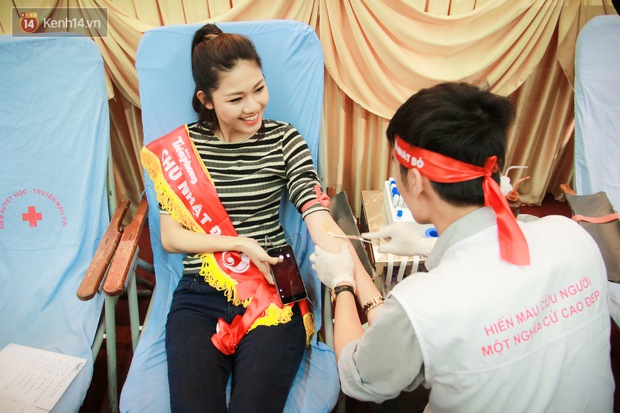 Hàng nghìn bạn trẻ Hà Nội - Sài Gòn hào hứng tham gia hiến máu nhân đạo trong ngày Chủ nhật Đỏ - Ảnh 12.
