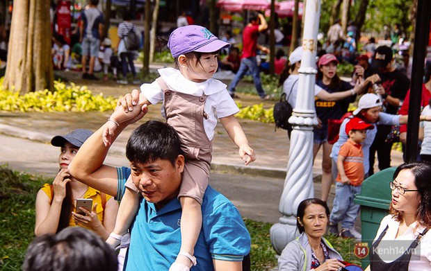 Hàng nghìn người ùn ùn đổ về khu vui chơi trong ngày cuối năm, Thảo Cầm Viên Sài Gòn quá tải - Ảnh 11.