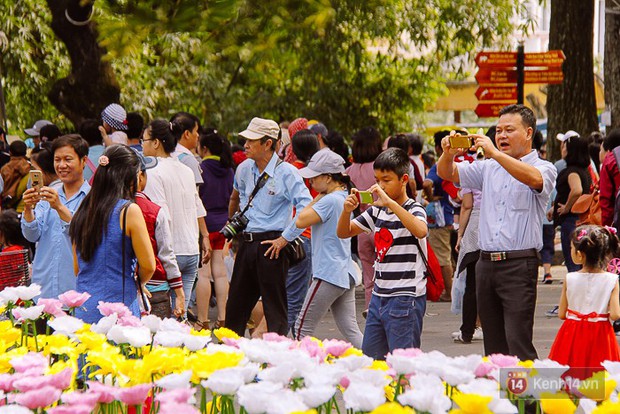 Hàng nghìn người ùn ùn đổ về khu vui chơi trong ngày cuối năm, Thảo Cầm Viên Sài Gòn quá tải - Ảnh 15.