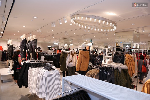 Buổi khai trương sớm store H&M Hà Nội: Đồ mùa đông đẹp, đa dạng với giá rất mềm, áo nỉ 249K, áo len 499K - Ảnh 4.