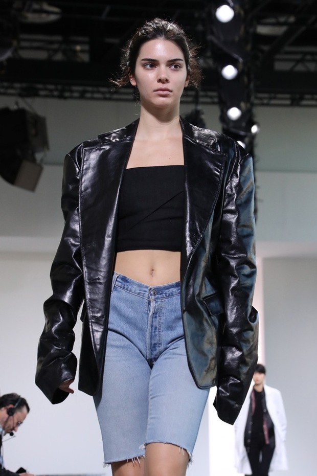 Cuộc chiến body của chị em Kendall - Kylie và Gigi - Bella: Bụng không chỉ phẳng lỳ mà còn phải có cơ bắp sexy - Ảnh 6.