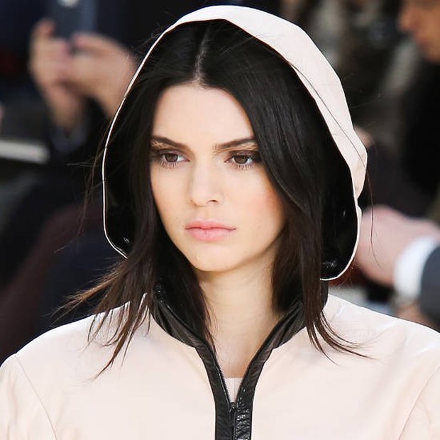 At just 22 years old, what did Kendall Jenner finally do to become the world's best swordfish model? - Photo 1.