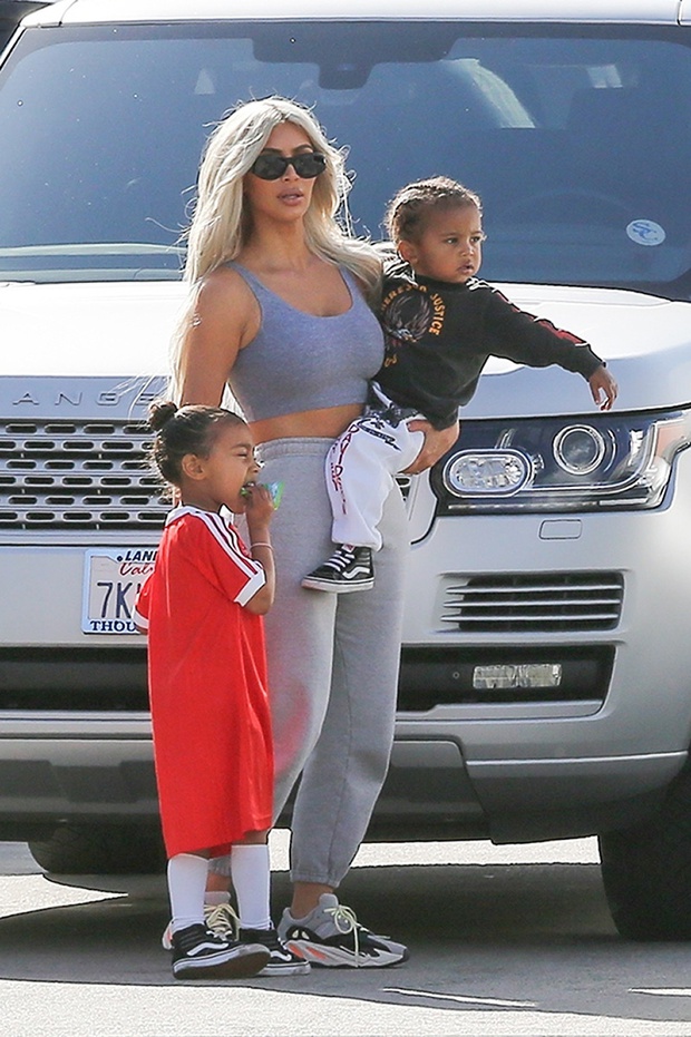 Is Kylie Jenner Kim's surrogate and it's all just a PR move for this family? - Photo 4.