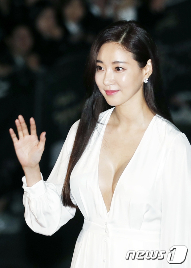 Thảm đỏ Oscar Hàn Quốc: Hoa hậu gây sốc với ngực siêu khủng, Yoona và Jo In Sung dẫn đầu dàn siêu sao - Ảnh 5.