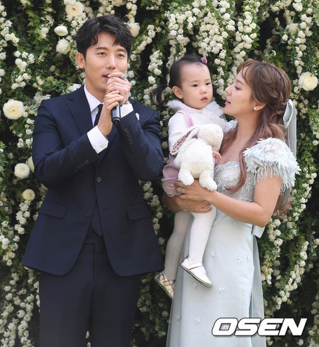 Hôn lễ đẹp nhất xứ Hàn: S.E.S tái hợp, chủ tịch SM Lee Soo Man cùng dàn sao khủng xuất hiện - Ảnh 6.