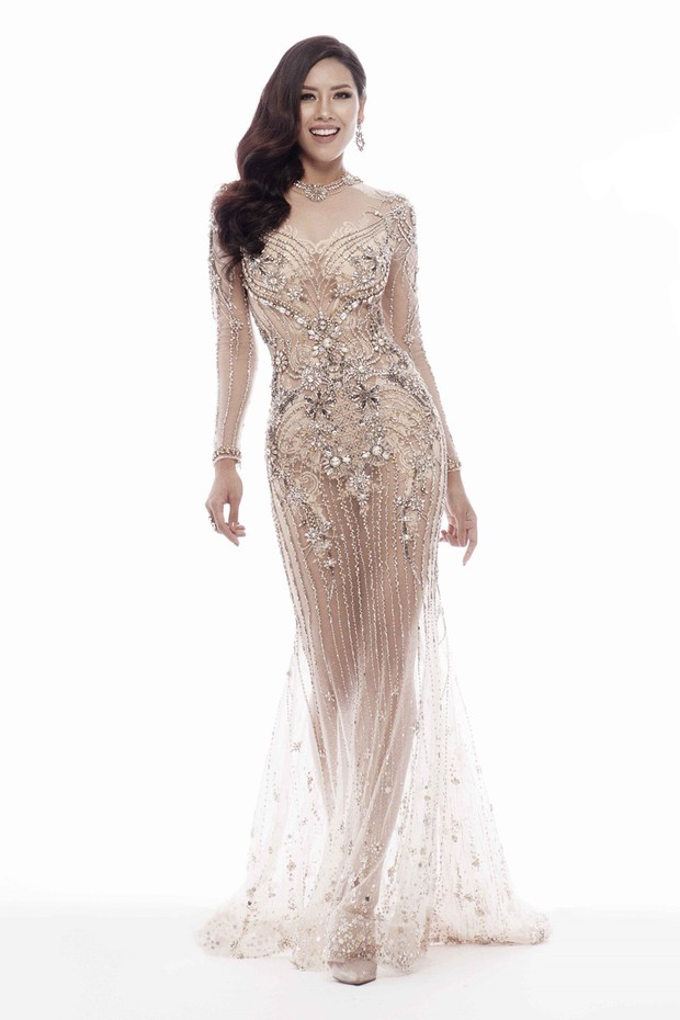 Nguyễn Thị Loan khoe trọn vóc dáng nóng bỏng trong trang phục dạ hội xuyên thấu tại Miss Universe - Ảnh 4.