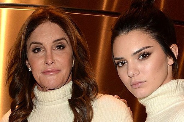 Kendall and Kylie Jenner were embarrassed to stop their transgender father from taking nude photos - Photo 2.