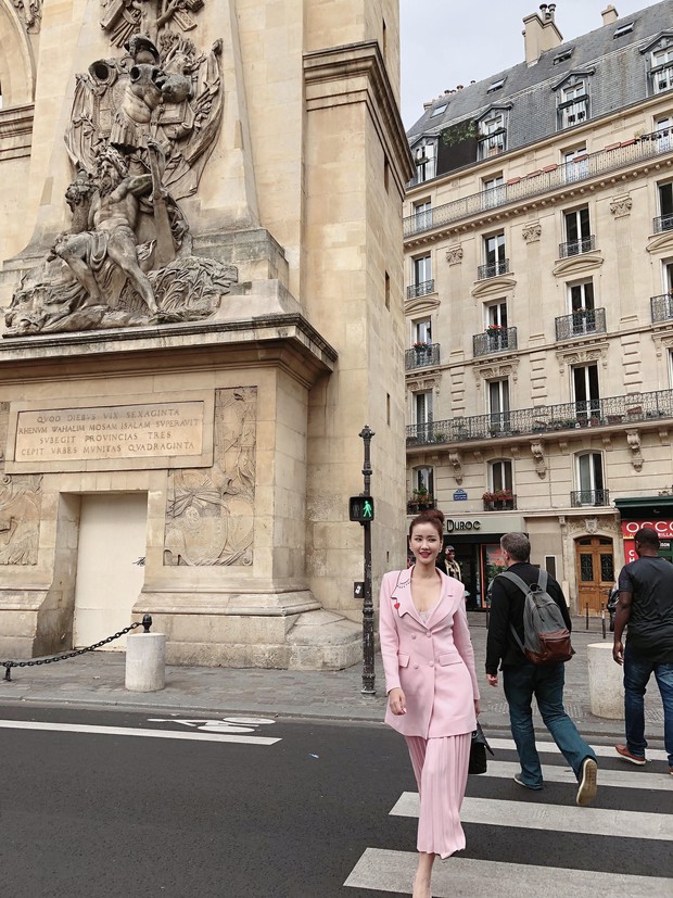 Vừa đấu khẩu chán chê với Tâm Tít xong, Maya đã mặc cực dị xuất hiện tại Paris Fashion Week - Ảnh 10.
