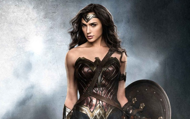 Đẹp chim sa cá lặn như Wonder Woman thì không cần động thủ, kẻ thù nào cũng sẽ xin chết! - Ảnh 1.