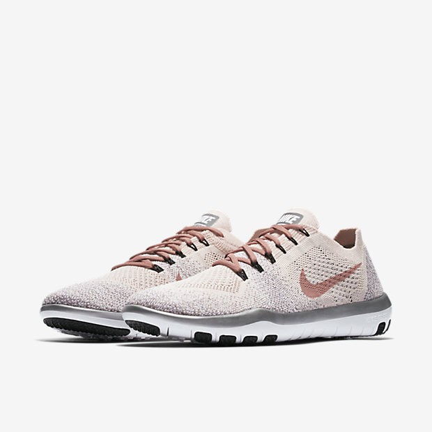 Bán mỗi giày hồng đã là gì, giờ Nike còn tung ra bộ sưu tập toàn đồ màu hồng cho hội chị em rồi đây này - Ảnh 6. Bán mỗi giày hồng đã là gì, giờ Nike còn tung ra bộ sưu tập toàn đồ màu hồng cho hội chị em rồi đây này - Ảnh 6.