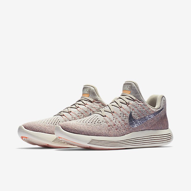 Bán mỗi giày hồng đã là gì, giờ Nike còn tung ra bộ sưu tập toàn đồ màu hồng cho hội chị em rồi đây này - Ảnh 5. Bán mỗi giày hồng đã là gì, giờ Nike còn tung ra bộ sưu tập toàn đồ màu hồng cho hội chị em rồi đây này - Ảnh 5.