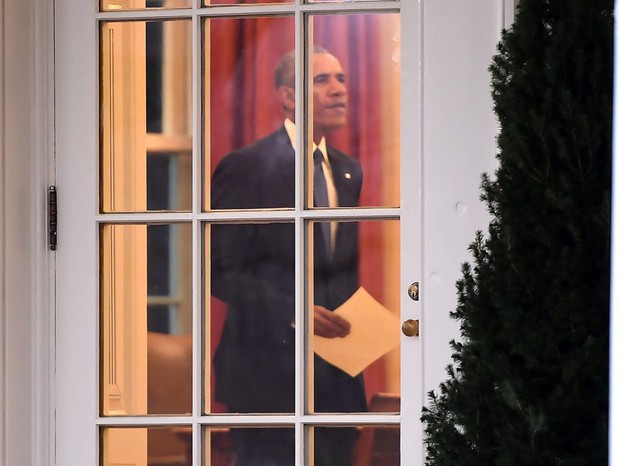 Tổng thống Donald Trump khoe bức thư bí mật mà ông Obama để lại cho mình tại Nhà Trắng - Ảnh 2.