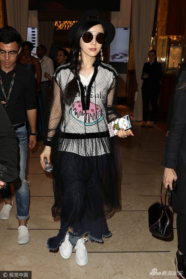 Vẫn tại Cannes, nhưng Phạm Băng Băng lại biến hình từ Nữ thần sang Thảm họa thời trang - Ảnh 4.