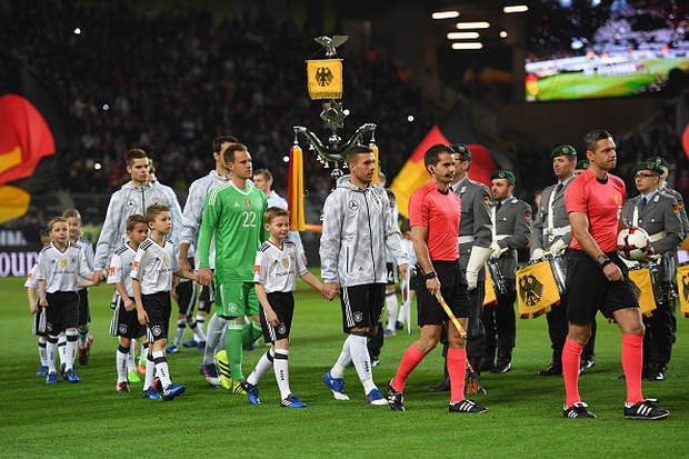 Hoàng tử Podolski lập siêu phẩm ngày chia tay đội tuyển Đức - Ảnh 2.