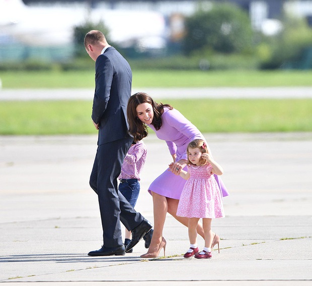 Cách công nương Kate Middleton khéo léo xử lí cơn ăn vạ của con y như một chuyên gia tâm lý - Ảnh 2.