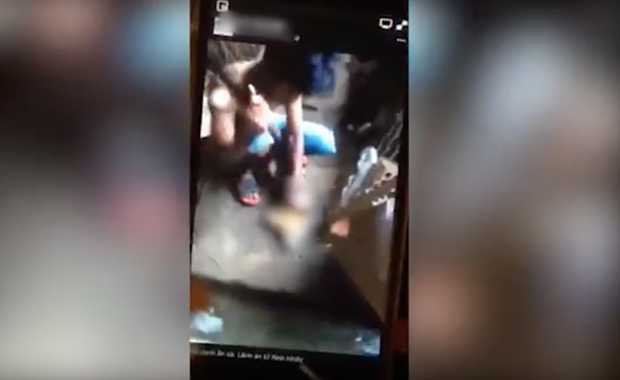 Phẫn nộ thanh niên ở Đồng Nai quay cảnh tự tay chặt đầu chó con đến chết rồi đăng Facebook - Ảnh 3.