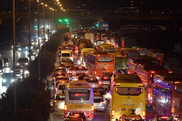 Hà Nội: Dùng xe chuyên dụng ngăn dòng phương tiện quá lớn từ cao tốc Pháp Vân - Cầu Giẽ - Ảnh 9.