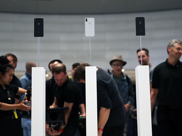 Chữ X trong iPhone X không chỉ là một con số, một giả thuyết về ý nghĩa thật sự của nó sẽ khiến bạn bật cười - Ảnh 1.