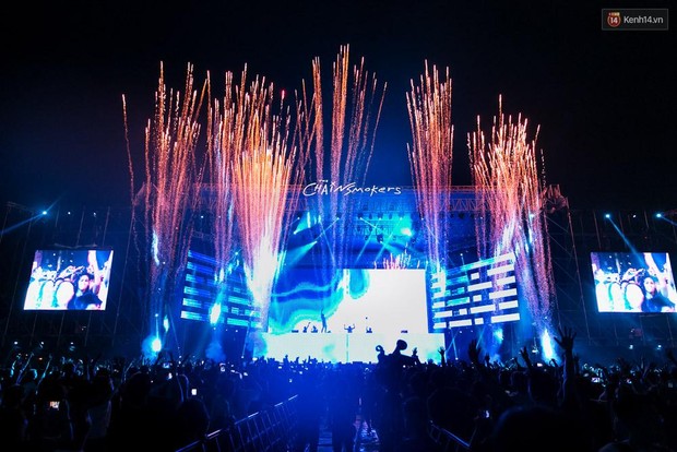 The Chainsmokers khiến khán giả Việt Nam vỡ òa với màn biểu diễn đầy nhiệt huyết suốt 2 tiếng - Ảnh 3.