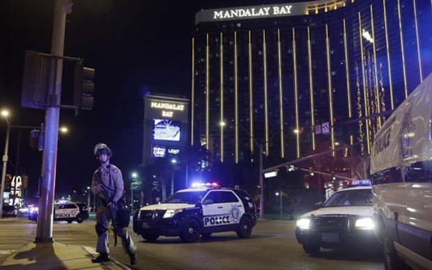 Kẻ tấn công tại Las Vegas đã xả súng vào đám đông trong 9-11 phút - Ảnh 1.