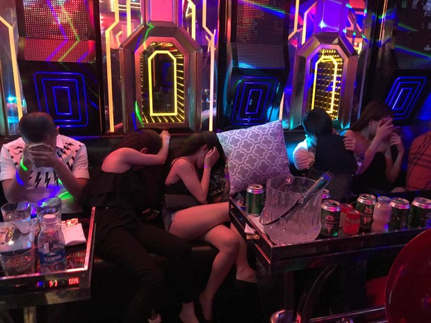Vụ hàng chục cô gái dự tiệc ma túy thác loạn trong nhà hàng karaoke ở Sài Gòn: 82 người có kết quả dương tính - Ảnh 2.