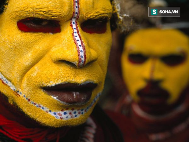 Kì bí chuyện ăn thịt người, giết phù thủy dưới những tán rừng rậm Papua New Guinea - Ảnh 1.