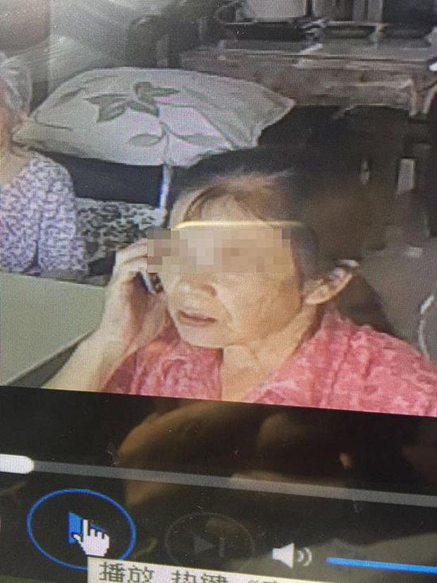 Con gái đau lòng phát hiện mẹ già 93 tuổi bị người giúp việc ngược đãi dã man - Ảnh 1.