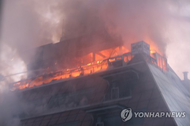 Cập nhật những hình ảnh kinh hoàng từ vụ cháy tại Hàn Quốc: 29 người chết, hàng chục người bị thương - Ảnh 3.