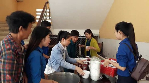Những hình ảnh ấm áp trước ảnh hưởng của bão số 16 (Tembin) - Ảnh 11.