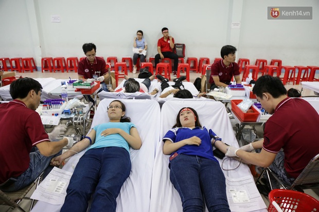 Hàng nghìn bạn trẻ Hà Nội - Sài Gòn hào hứng tham gia hiến máu nhân đạo trong ngày Chủ nhật Đỏ - Ảnh 23.