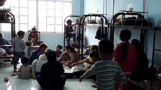 Những hình ảnh ấm áp trước ảnh hưởng của bão số 16 (Tembin) - Ảnh 14.