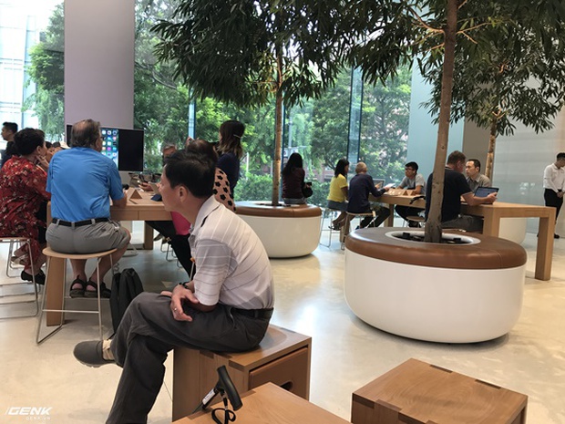 Trải nghiệm thực tế Apple Store Orchard Singapore: khi bạn không chỉ trả tiền cho thương hiệu, thiết kế mà quan trọng hơn cả là trải nghiệm - Ảnh 17.