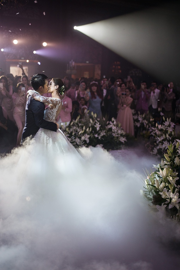 Đám cưới triệu đô sang chảnh hết nấc của mỹ nhân đẹp nhất nhì Thái Lan với nhẫn kim cương 5 carat, 6 bộ váy đắt đỏ - Ảnh 18.