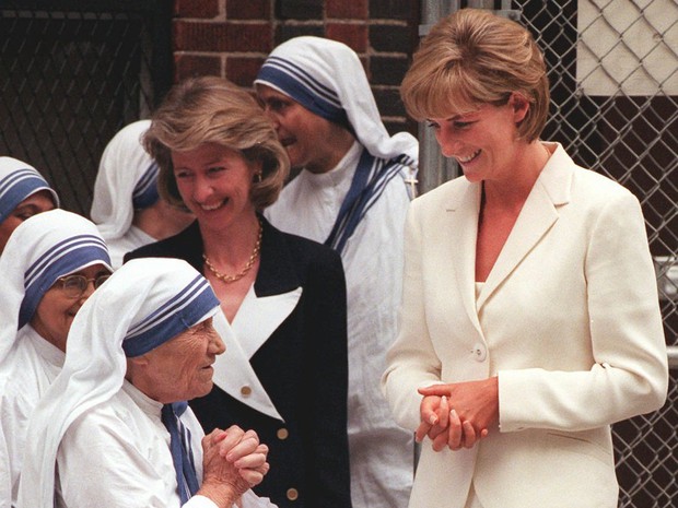 Nhìn lại cuộc đời cố công nương Diana: Những năm tháng không thể quên của một đóa hồng nước Anh - Ảnh 35.