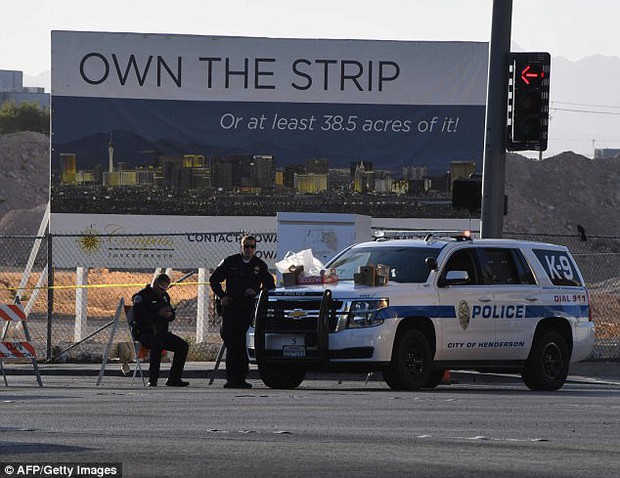 Bức ảnh gây chấn động sau thảm kịch xả súng ở Las Vegas: Cả khoảng sân đầy thi thể các nạn nhân xấu số - Ảnh 4.