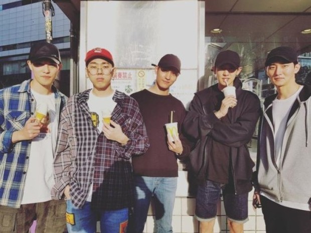 Những nam vương quan hệ rộng của Kpop: Hội bạn thân từ trai xinh, gái đẹp đến sao quyền lực của Kbiz - Ảnh 25.